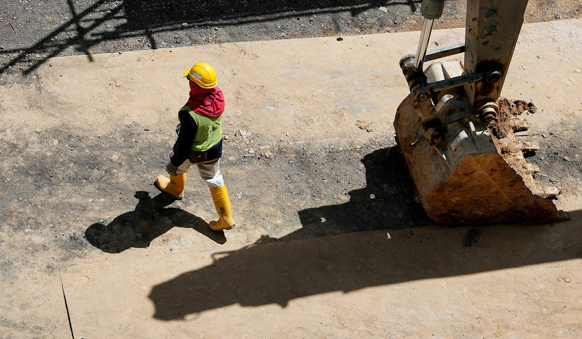 Choosing the Right Safety Boots for Construction Workers: A Comprehensive Guide