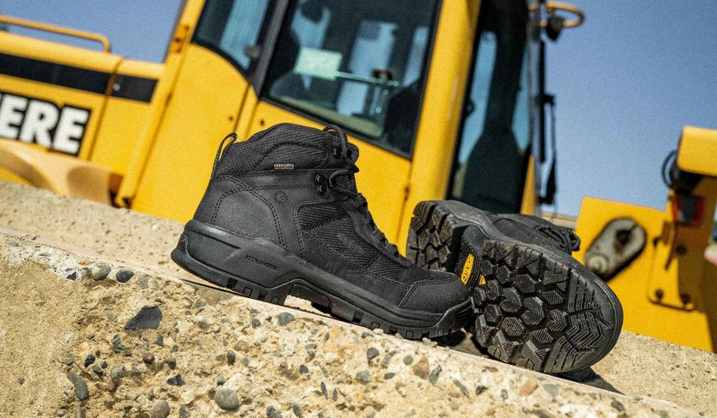 Why Businesses Choose OEM Safety Boots and Safety Shoes from Korakoh